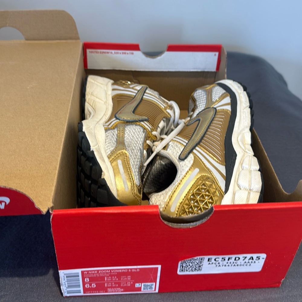 Nike Womens Zoom Vomero 5 Gold Shoes